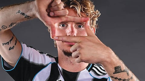 Nick Woltemade. O gigante alemão que “é como um Messi com dois metros de altura”