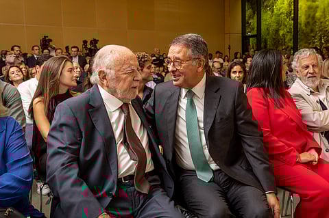 O histórico Manuel Alegre veio à apresentação do livro sobre António José Seguro e prestou apoio ao candidato presidencial.