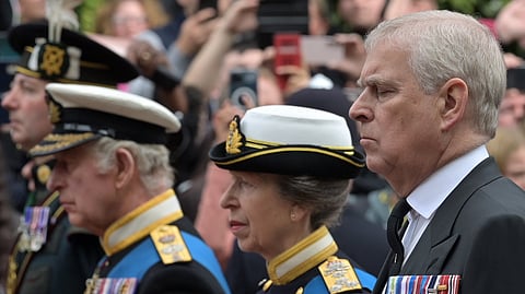 Carlos, Ana e André: os três filhos mais velhos de Isabel II no seu funeral.