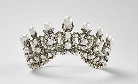 Tiara da imperatriz Eugénia roubada do Louvre