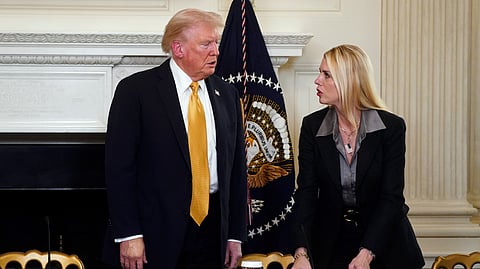 Trump e a procuradora-geral Pam Bondi.