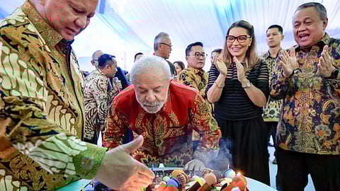 O presidente do Brasil celebrou o aniversário por antecipação durante visita à Indonésia e ao lado da mulher, Janja, e do presidente Prabowo Subianto .