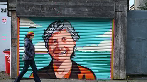 Catherine Connolly dada como vencedora das presidenciais na Irlanda