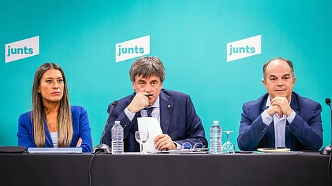 O presidente do Junts, Carles Puigdemont, entre outros membros da direção do partido.