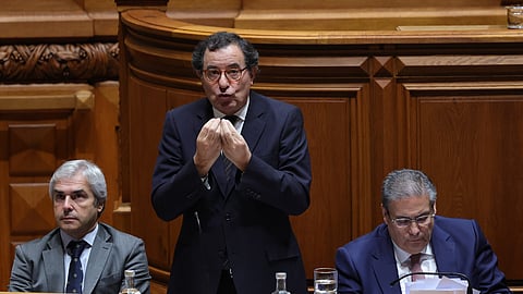 Ao centro, Manuel Castro Almeida, ministro da Economia.