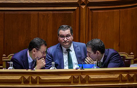 Luís Montenegro, primeiro-ministro, Joaquim Miranda Sarmento, ministro das Finanças, e António Leitão Amaro, ministro da Presidência.