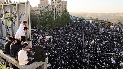Centenas de milhares de judeus ultraortodoxos manifestaram-se esta quinta-feira em Jerusalém.