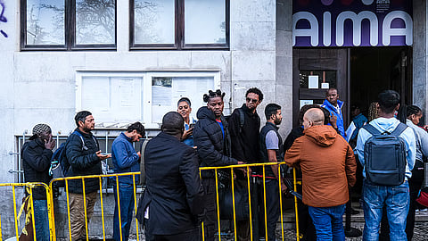 Imigração em Portugal cai 2% em 2024, mas entradas para trabalhar sobem 9%