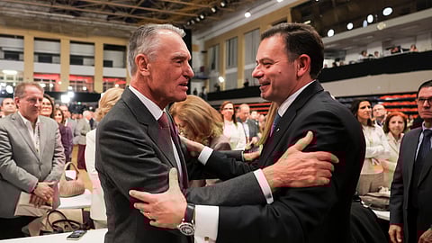 Aníbal Cavaco Silva e Luís Montenegro, na altura ainda não era primeiro-ministro, estiveram no 41.º congresso do PSD, em 2023. 