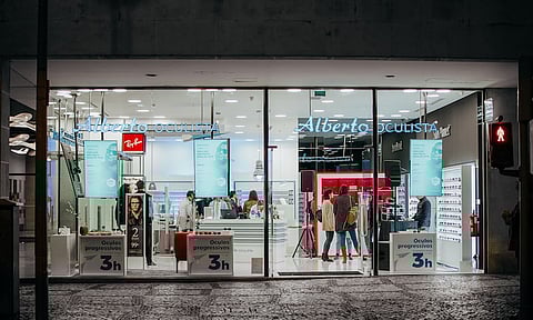 Alberto Oculista e Opticalia unem-se para criar "maior rede de óticas" em Portugal