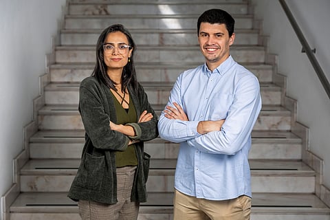 Investigadores Asal Kiazadeh e Emanuel Carlos estão envolvidos na pesquisa.