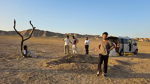 Rodagem de Foi Só um Acidente, com Panahi ao centro da imagem