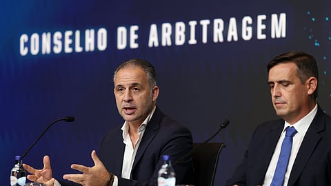 Duarte Gomes, diretor técnico do Conselho de Arbitragem, acompanhado pelo presidente Luciano Gonçalves