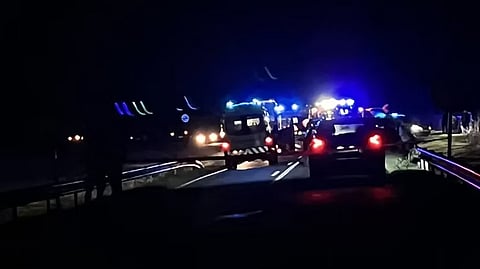 Um morto e quatro feridos graves em colisão entre autocarro e dois automóveis perto de Évora