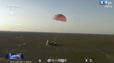 Astronautas chineses regressam à Terra após ficarem presos na estação espacial devido a fissura na janela