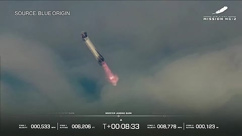 O foguetão a regressar à Terra para a aterragem.