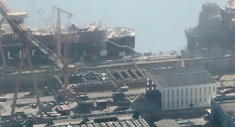 A imagem de satélite aproximada do que o portal especializado The War Zone diz ser a construção do porta-aviões nuclear chinês.