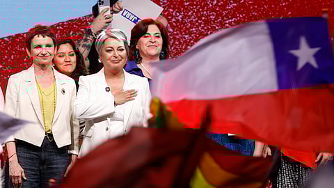 Jeannette Jara vai disputar a segunda vokta com José Antonio Kast