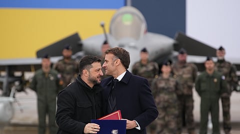 "Momento histórico". Zelensky assina em França contrato de compra de 100 aviões de combate