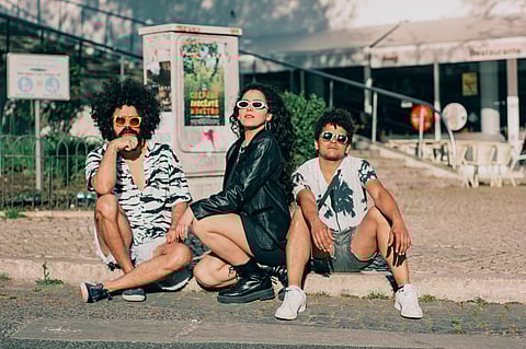 Colar de Rapariga apresenta álbum que celebra a música nordestina e a vivência migrante em Portugal