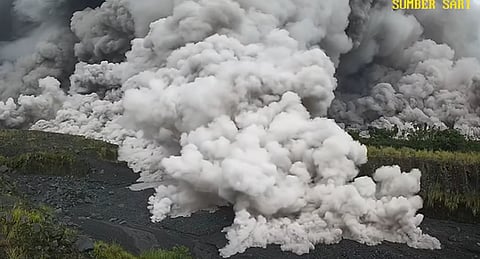 Indonésia eleva para alerta máximo vulcão Semeru em Java Oriental após erupções (com vídeos)