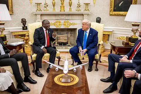 Cyril Ramaphosa foi recebido por Donald Trump em maio. Agora, diz-se preparado para passar a presidência do G20 a uma cadeira vazia.