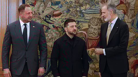 Yermak, ao lado de Zelensky, na visita ao rei de Espanha.