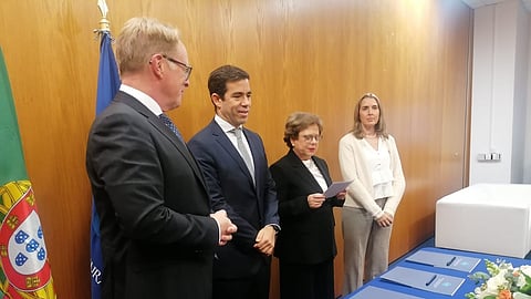 Da esquerda para a direita: diretor executivo da Frontex, Hans Leijtens; ministro da Presidência, António Leitão Amaro; ministra da Administração Interna, Maria Lúcia Amaral; e secretária-geral do Sistema de Segurança Interna, Patrícia Barão, na assinatura do Memorando de Entendimento.