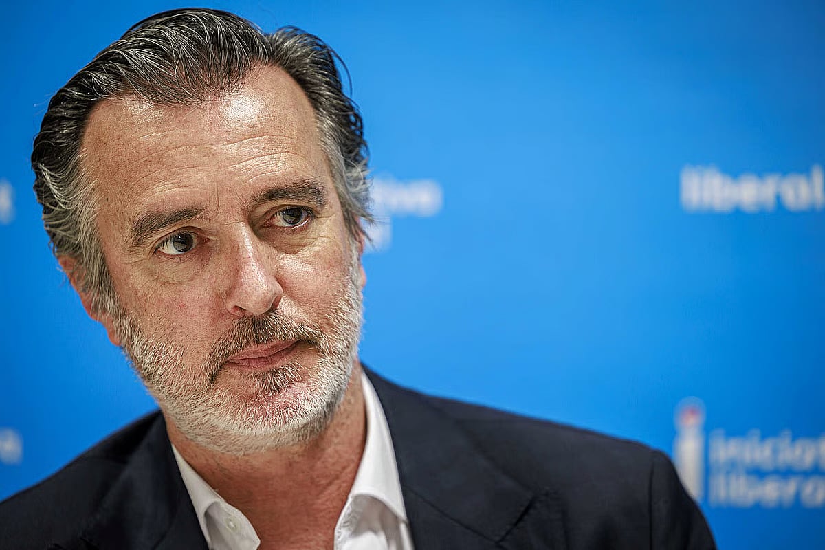 Allegation of harassment within IL — party does not clarify whether an internal complaint was filed