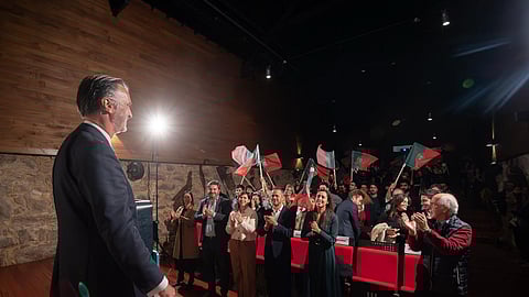 O candidato na apresentação  do compromisso eleitoral, nas Caves Cálem em Gaia