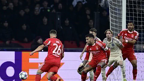 O momento em que Dahl remata para o golo do Benfica.
