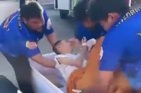 Afinal estava viva: mulher bate no caixão e salva-se da cremação na Tailândia (com vídeo)