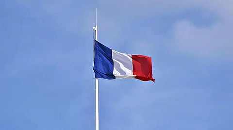 Défice de França tem de ser menor ou igual a 4,8% do PIB em 2026