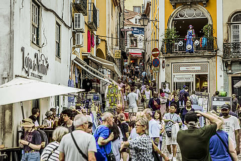 O centro histórico de Sintra é um exemplo de grande afluência de visitantes.