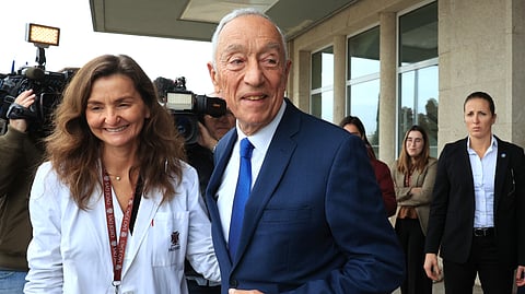 Marcelo Rebelo de Sousa acompanhado por Maria João Baptista, presidente do conselho de administração do Hospital de São João