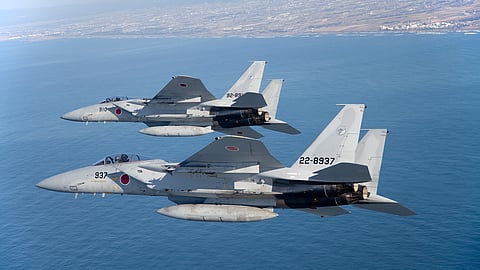 Dois F-15J da Força Aérea japonesa (a JASDF - Japan Air Self-Defense Force) em ação.