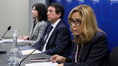 Ana Paula Martins, Álvaro Santos Almeida e Rita Sá Machado em conferência de imprensa conjunta sobre a gripe