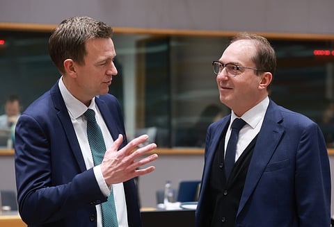 Os ministros Rasmus Stokland, da Dinamarca (esq.), e Alexander Dobrindt, da Alemanha.