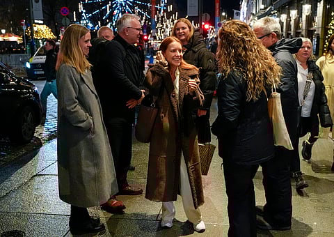 A filha de María Corina Machado, Ana Corina Sosa (ao centro), chegou a Oslo ainda na segunda-feira (8 de dezembro).