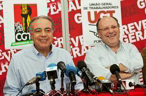 Carvalho da Silva e João Proença, então secretário-gerais da CGTP e da UGT, num raro momento de convergência entre as centrais sindicais.