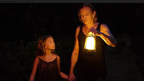 Sharunas Bartas e a filha: nostalgia do paraíso.