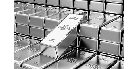 Preço da prata mais do que duplica em 2025 e ultrapassa valorização do ouro