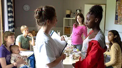 Jovens Mães: um filme feito de cinco histórias cruzadas.