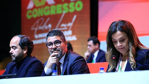 Pedro Pimpão, ao centro, é o novo presidente da ANMP