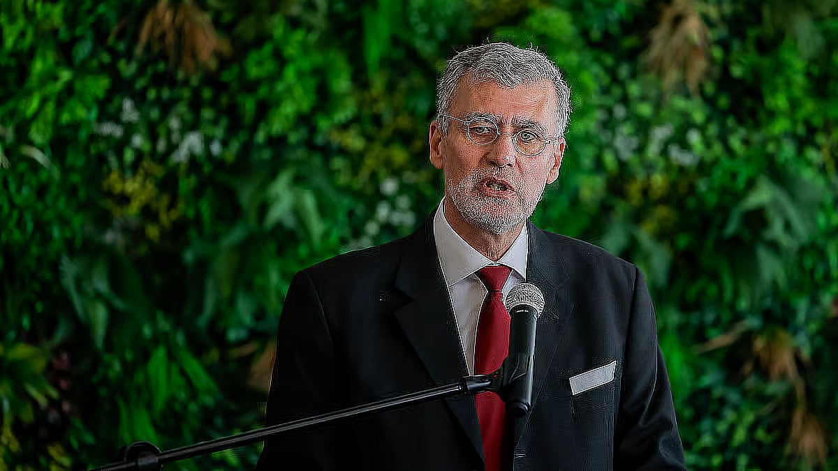 Gouveia e Melo says that the flexibilisation of labour laws should not undermine workers' rights