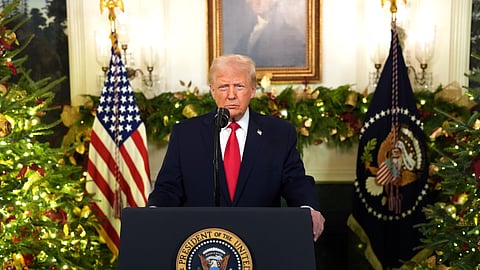 Donald Trump discursa na Casa Branca.