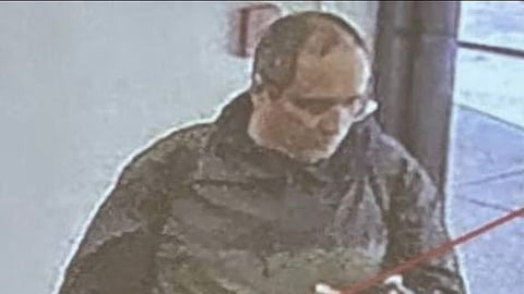 Imagem de Cláudio Neves Valente captada por câmaras de vigilância e divulgada pelas autoridades americanas.