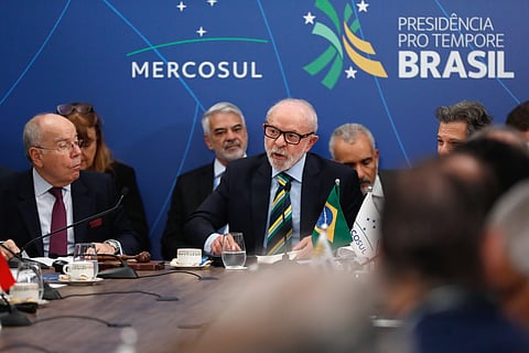 Cimeira ocorre em Foz do Iguaçú, cidade brasileira que faz fronteira com o Paraguai e a Argentina.