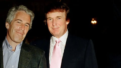 Jeffrey Epstein (à esq.) e Donald Trump (à dir.)
