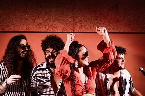 Festa vai até às 4h00.